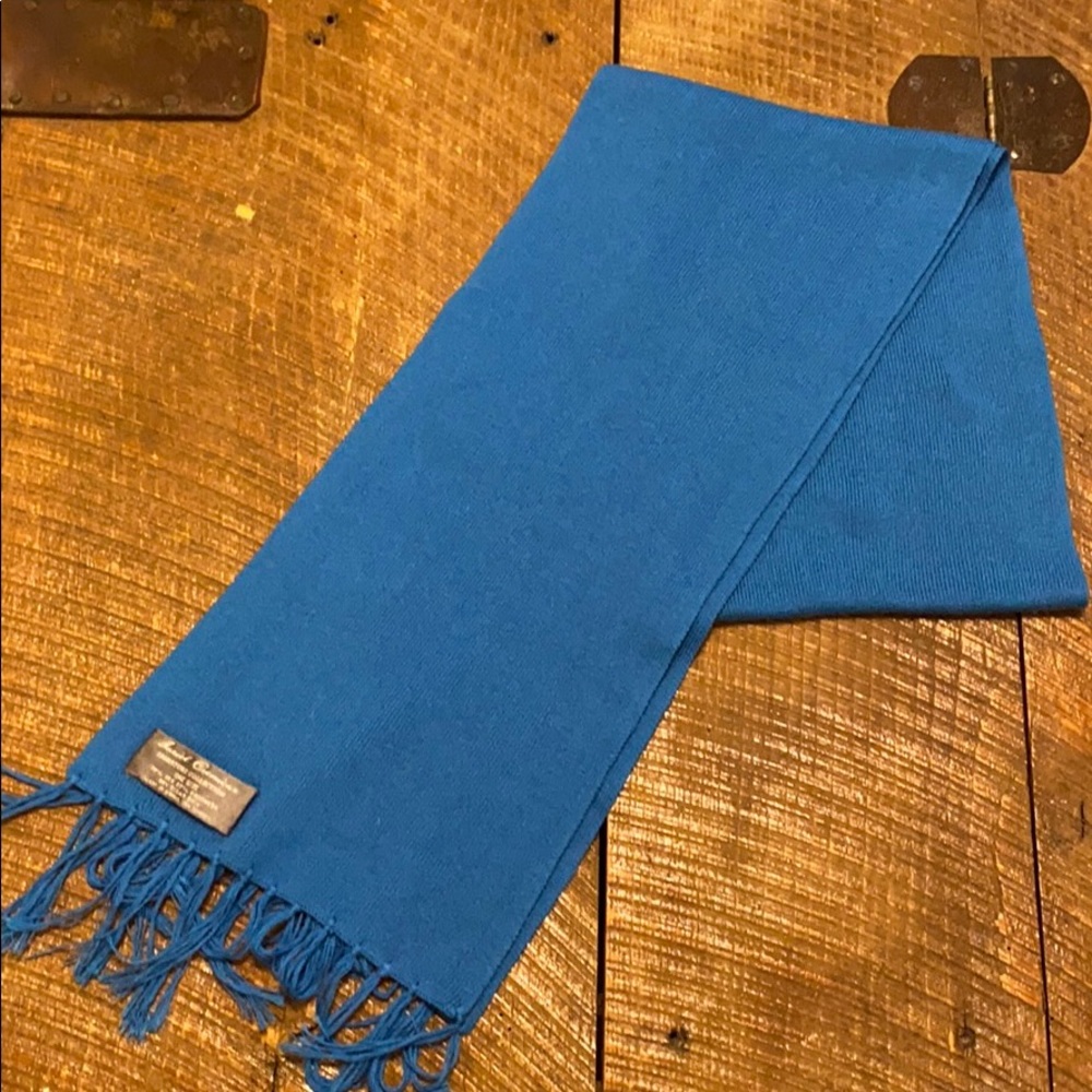 Daniel Cremieux blue scarf